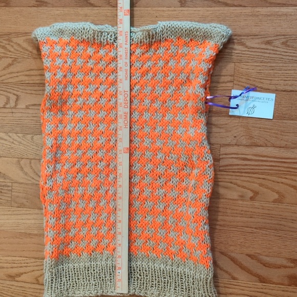 NEW! Hand Knit Acrylic Houndstooth Intarsia FITTED Sweater Vest Orange Tan S - Picture 8 of 9